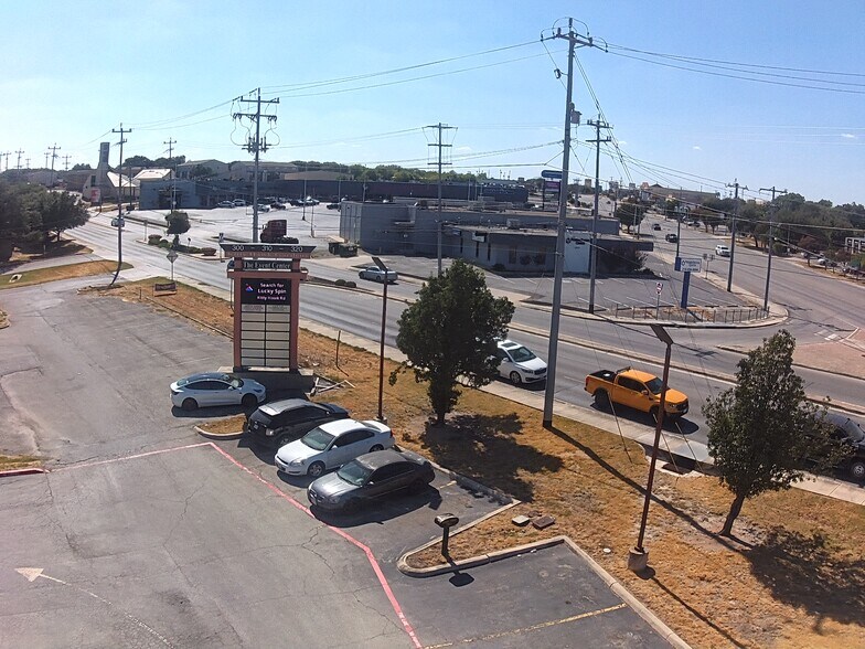 More Photos Of 300 Kitty Hawk Rd, Universal City Unknown For Lease