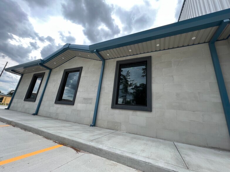 More Photos Of 18630 Intercontinental Crossing Dr, Houston Warehouse For Lease