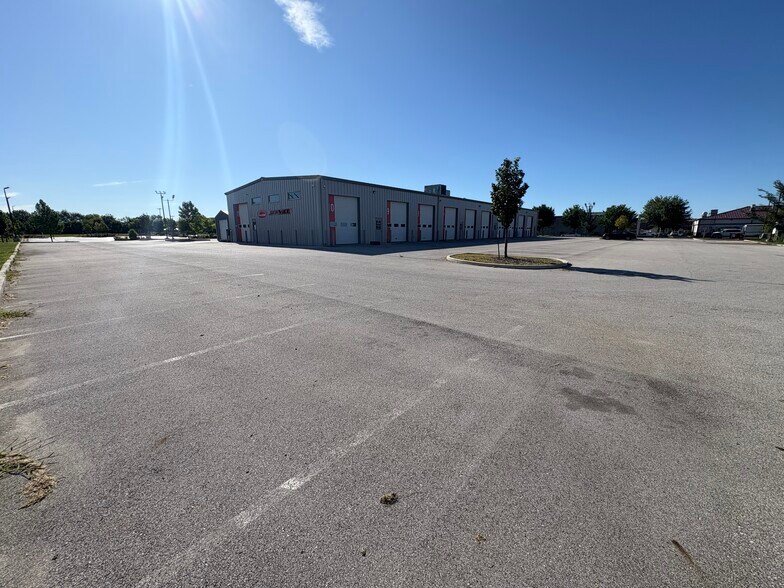 More Photos Of 2206 IFCU Way way, Lafayette Auto Repair For Sale