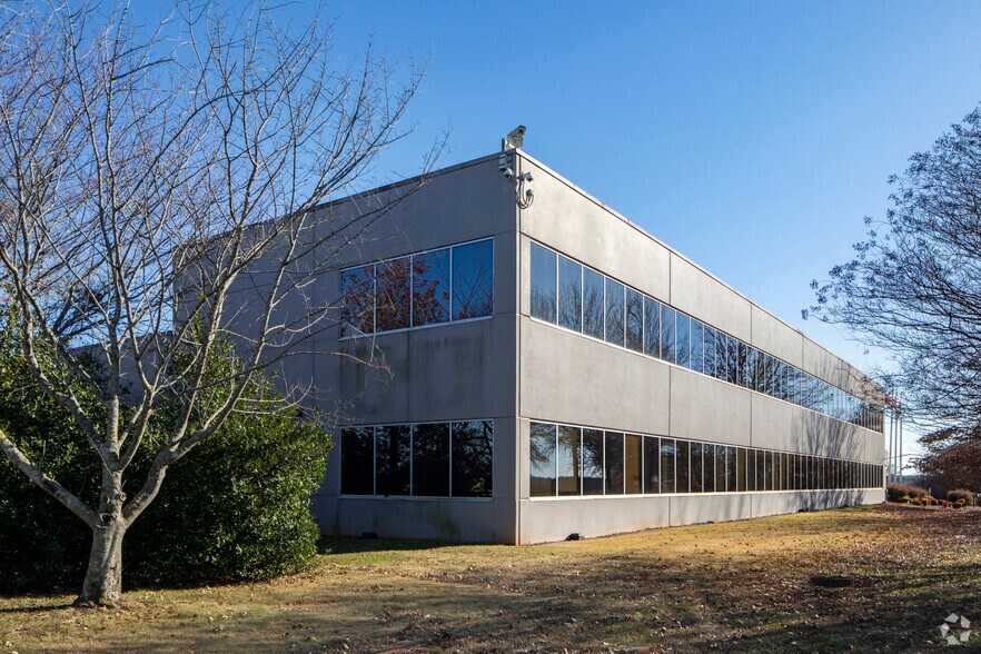 More Photos Of 400 Diamond Dr NW, Huntsville Flex For Lease