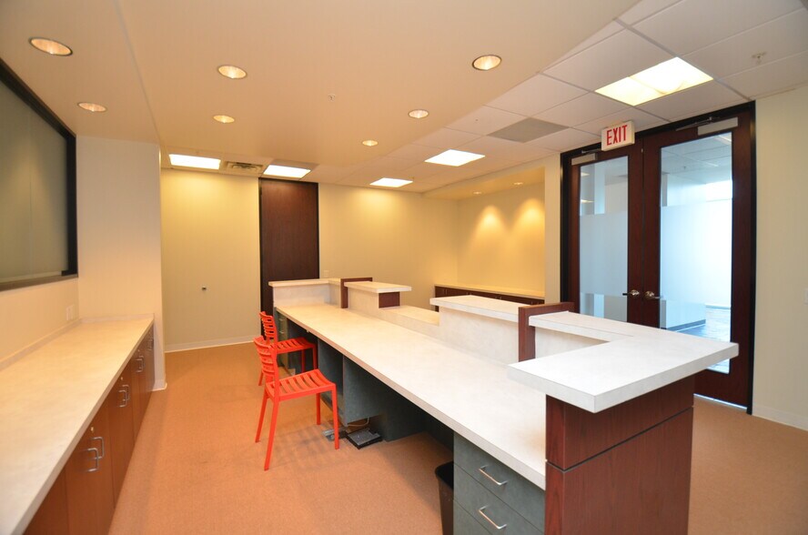 More Photos Of 7900 N Sam Houston Pky W, Houston Office For Lease