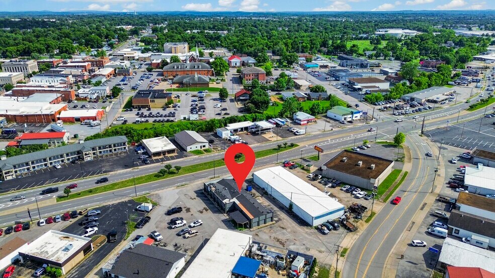 More Photos Of 134 W Broadway, Gallatin Restaurant For Sale