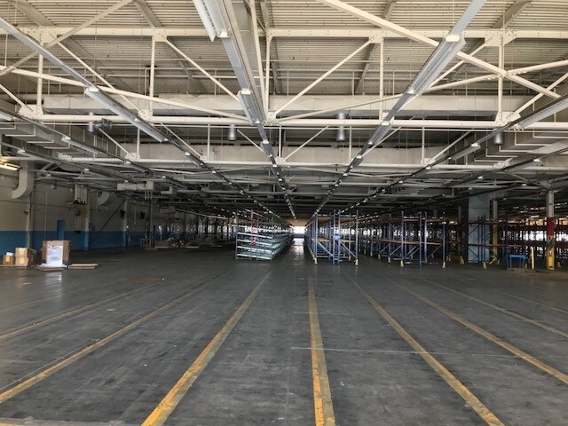 More Photos Of 3121 Pleasant Valley Blvd, Altoona Light Distribution For Lease