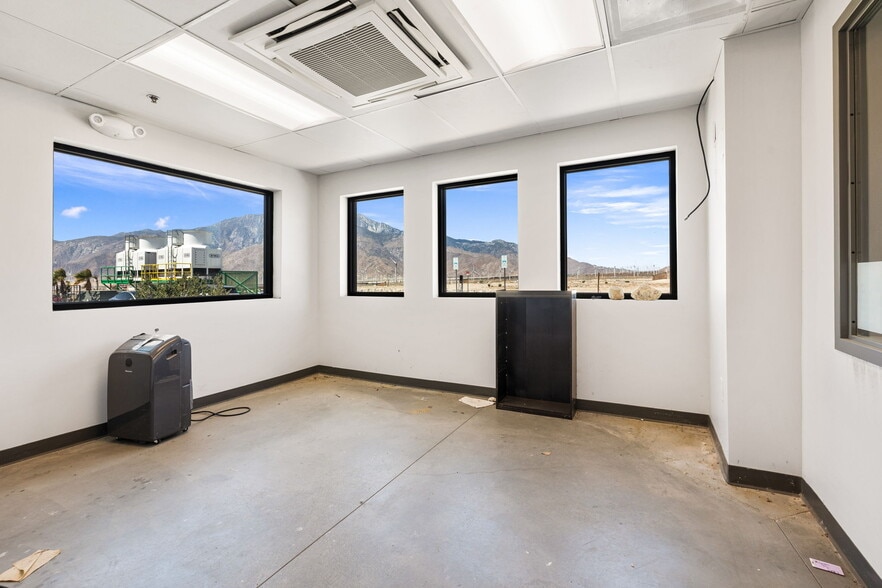 More Photos Of 18194 Blue Dream Crossing, Desert Hot Springs Manufacturing For Sale