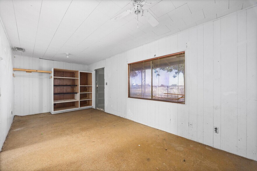 More Photos Of 523-529 Kristin st, Taft Flex For Sale