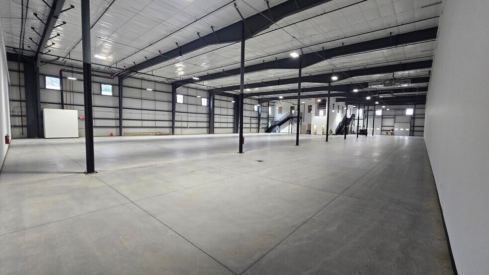 More Photos Of 168 Thunder Rd, Mooresville Light Manufacturing For Lease