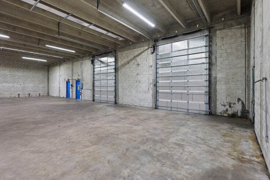 More Photos Of 2605 Kelly Ln, Lake Worth Light Distribution For Lease