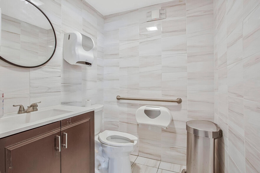 More Photos Of 81 Main St, Annapolis Restaurant For Sale