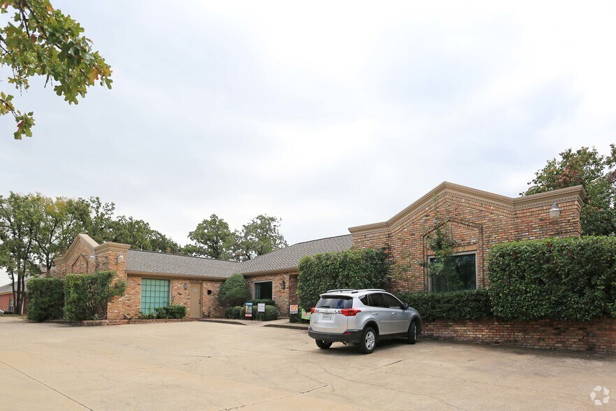 More Photos Of 9285 Huntington Sq, North Richland Hills Office For Sale