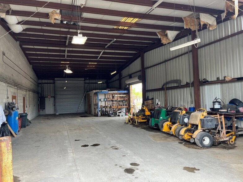More Photos Of 16340 Old US Highway 41, Fort Myers Warehouse For Lease