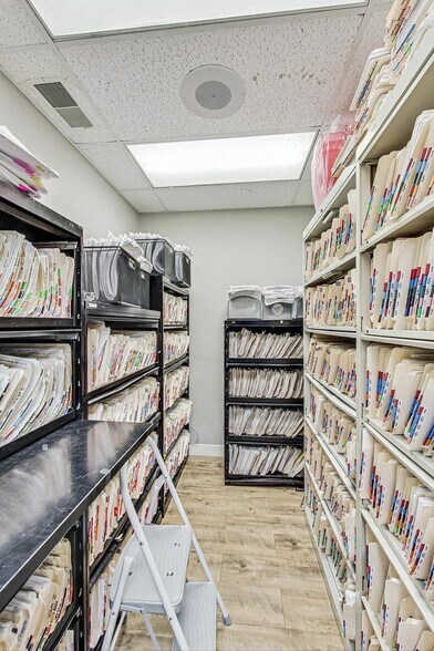 More Photos Of 2623 N Halsted St, Chicago Medical For Sale