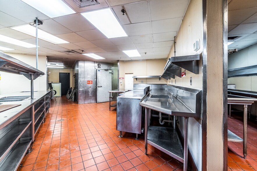 More Photos Of 4111 Parnell Ave, Fort Wayne Restaurant For Sale