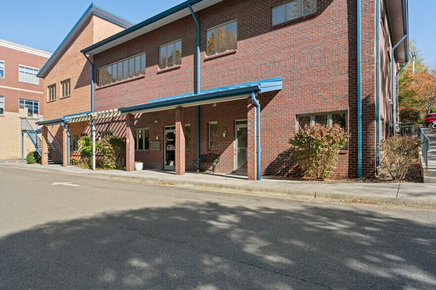Primary Photo Of 610 State Farm Rd, Boone Medical For Sale