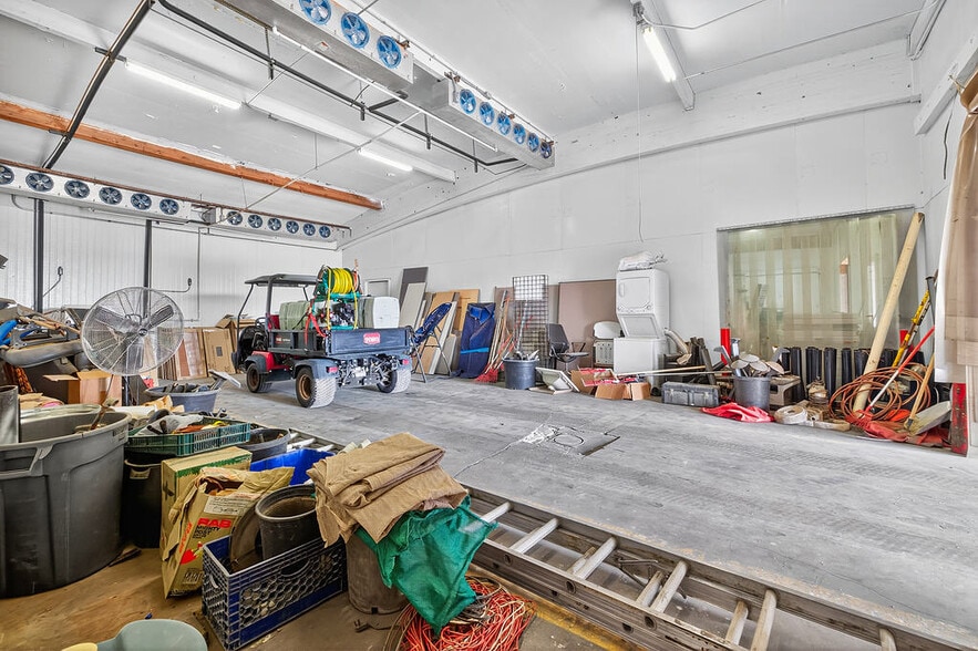 More Photos Of 81500 Industrial Pl, Indio Warehouse For Sale