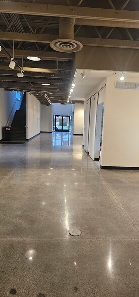 More Photos Of 650 E Fairview Ave, Meridian Storefront Retail Office For Lease