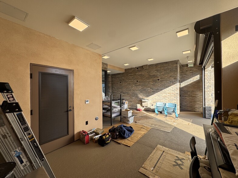 More Photos Of 5744 E 2nd St, Long Beach Storefront Retail Office For Lease