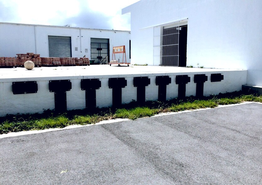 More Photos Of 301-395 NE 59th St, Miami Showroom For Lease