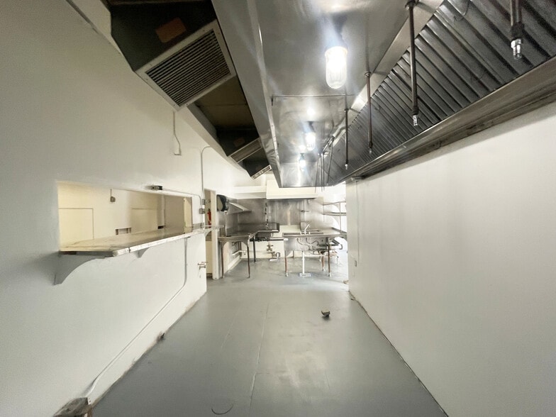 More Photos Of 652 E Broadway, Eugene Restaurant For Lease