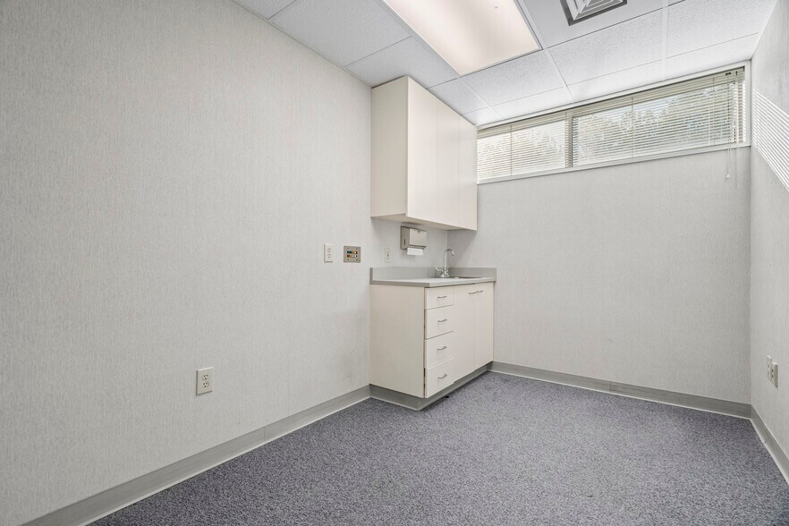 More Photos Of 170 Cardiology Pl, Commerce Healthcare For Lease