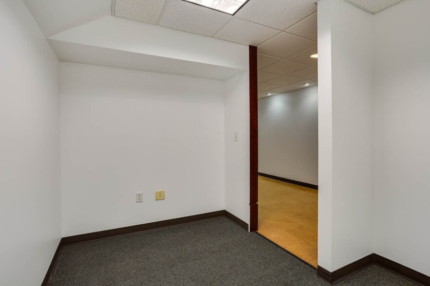 More Photos Of 1140 E Market St, Charlottesville Office For Lease