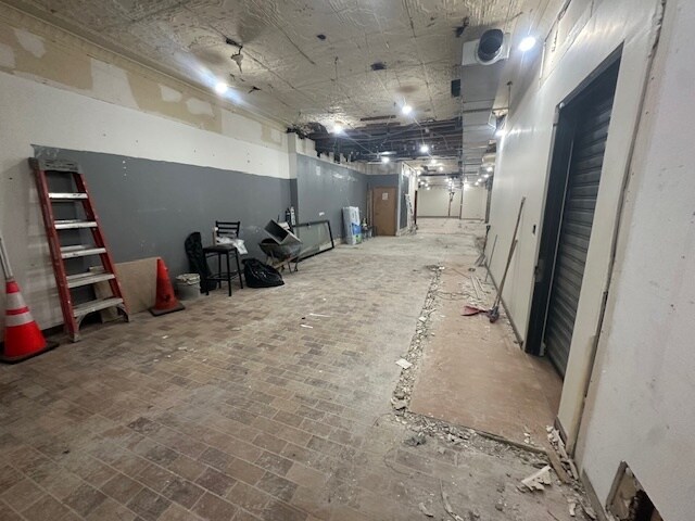 More Photos Of 92-05 Roosevelt Ave, Jackson Heights Storefront Retail Office For Lease