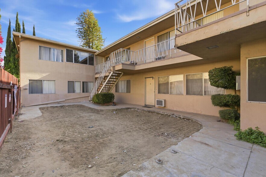 More Photos Of 18611 Clark St, Tarzana Apartments For Sale