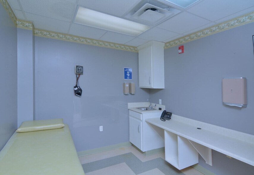 More Photos Of 803 N Jackson St, Albany Office For Lease