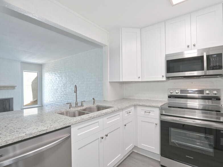 More Photos Of 100 Edgewater Dr, Livingston Apartments For Sale