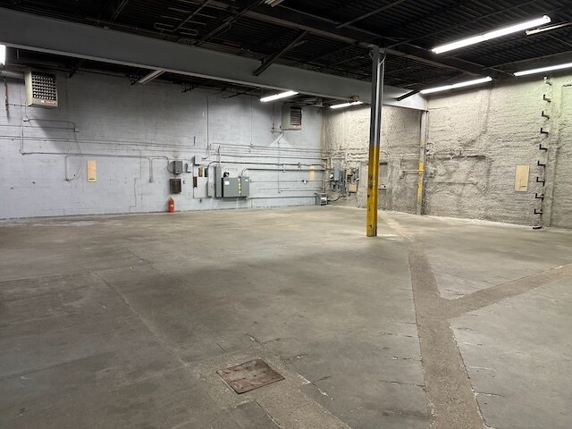 More Photos Of 6798 Pl. Pascal-Gagnon, Montréal Unknown For Lease