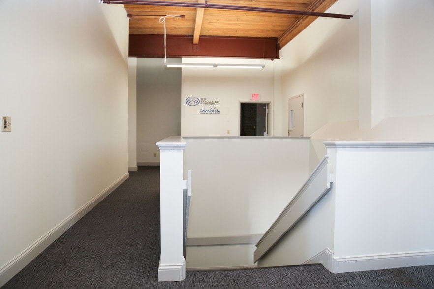 More Photos Of 333 Main St, East Greenwich Freestanding For Lease