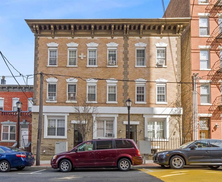 810 22nd St  