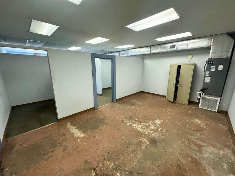 More Photos Of 6015 15th St E, Bradenton Warehouse For Lease