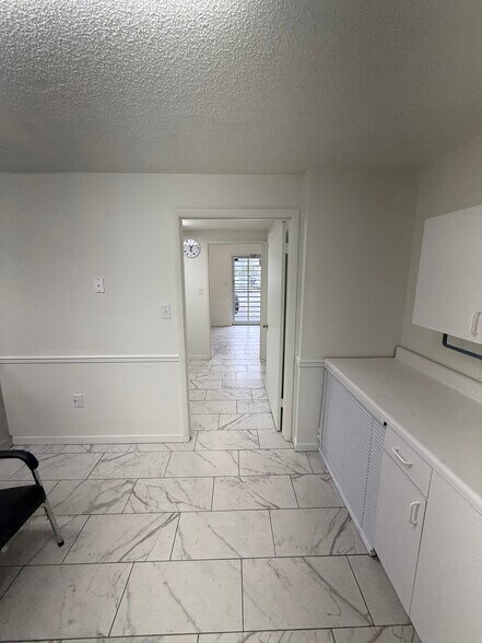 More Photos Of 1804 W Baker St, Plant City Office For Lease