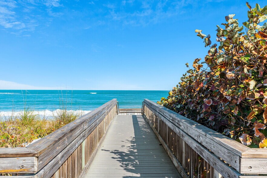 More Photos Of 9300 N A1A, Vero Beach Freestanding For Sale