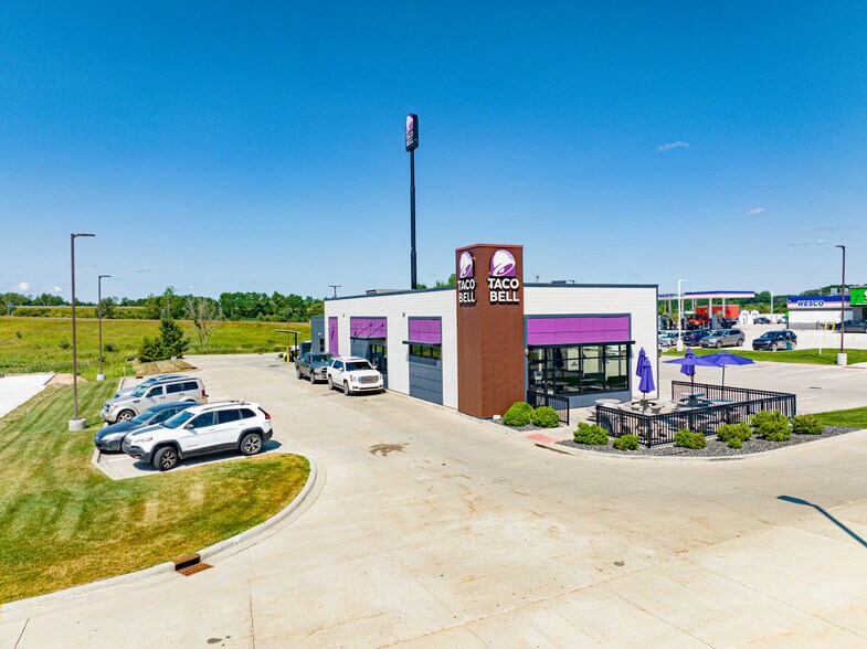 Primary Photo Of 4861 220th Ave, Reed City Fast Food For Sale