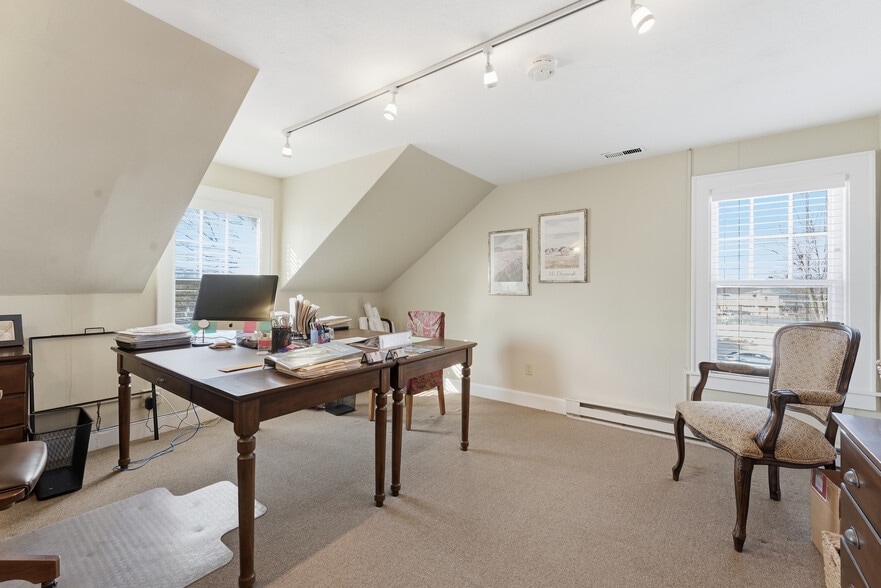 More Photos Of 190 University Dr, Amherst Office For Sale