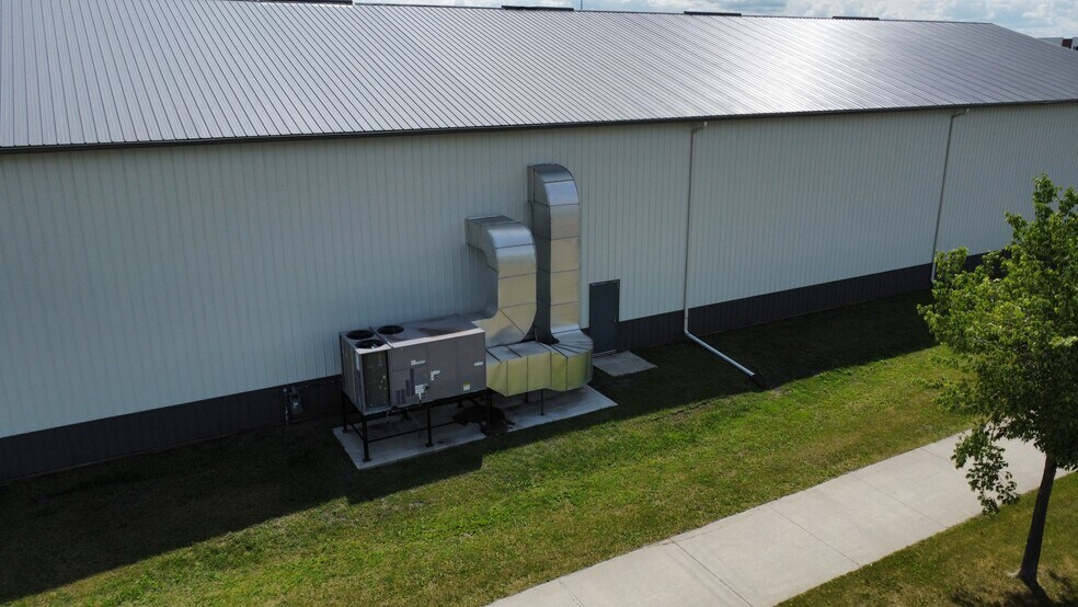 More Photos Of 1155 40th Ave S, Grand Forks Sports And Entertainment For Sale