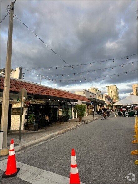 More Photos Of 3309 NE 33rd St, Fort Lauderdale General Retail For Lease