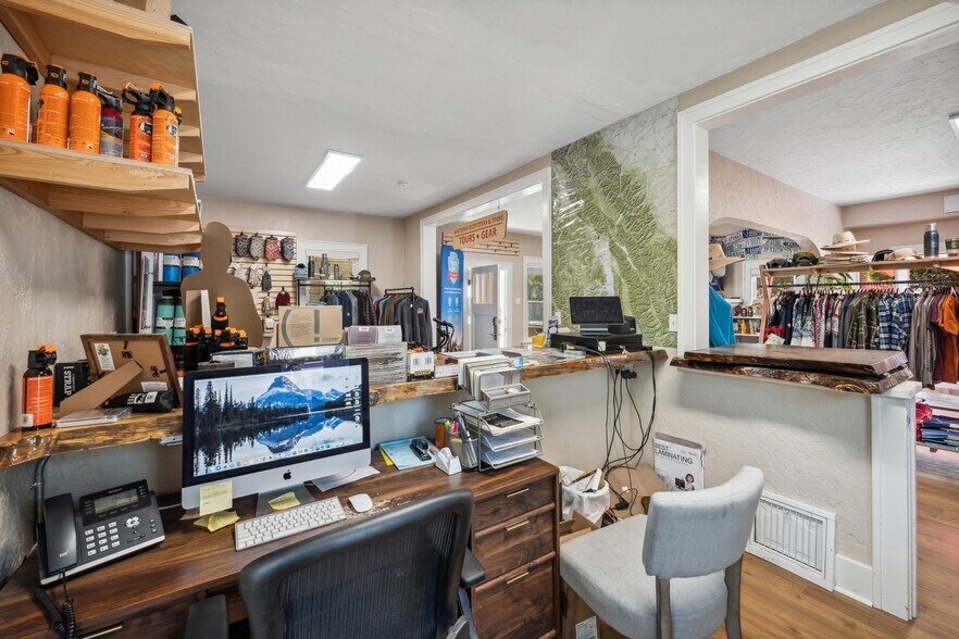 More Photos Of 541 Spokane Ave, Whitefish Office For Sale