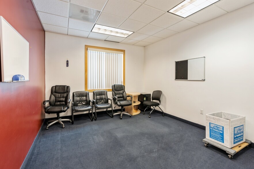 More Photos Of 2200 Gannett Ave, Des Moines Office For Sale