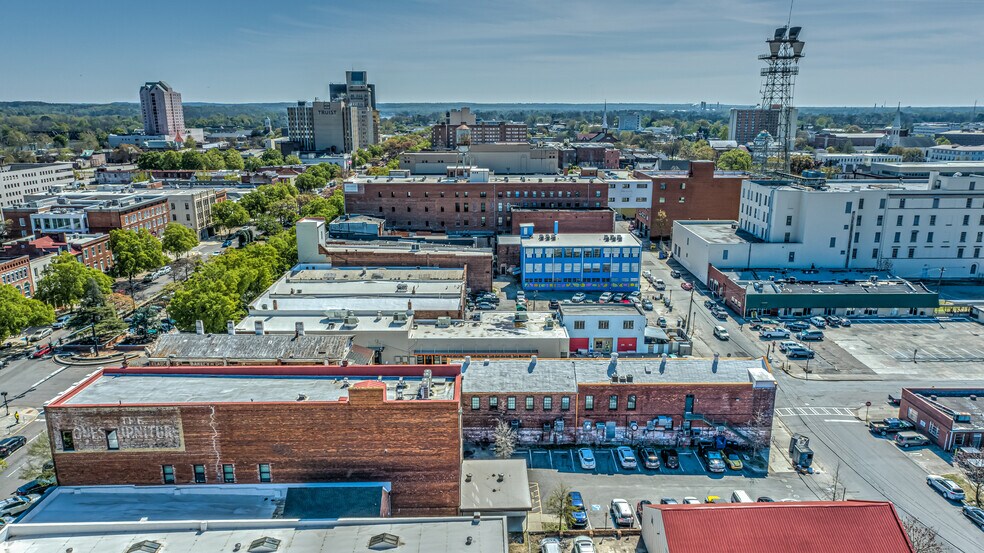 More Photos Of 215 10th St, Augusta General Retail For Sale