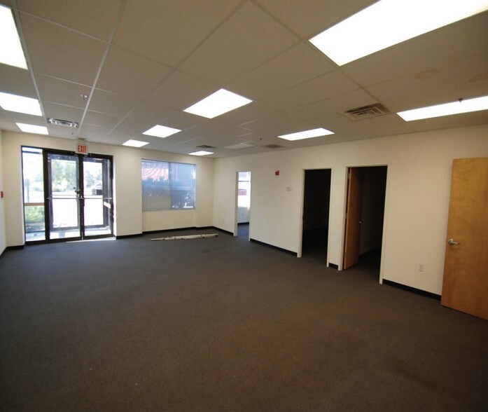 More Photos Of 1 Broad Ave, Fairview Warehouse For Lease