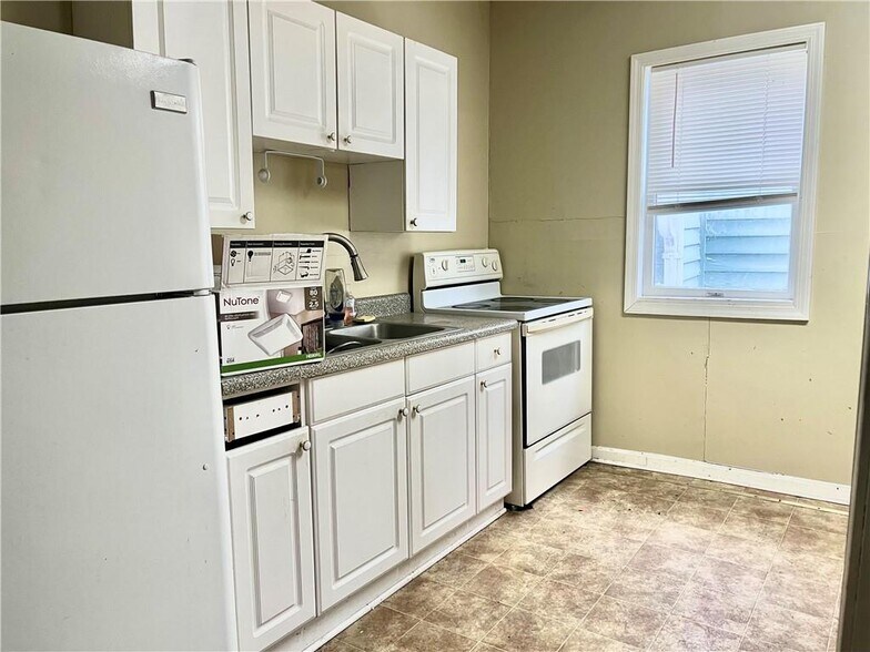 More Photos Of 10 Ontario St, Honeoye Falls Office Residential For Sale