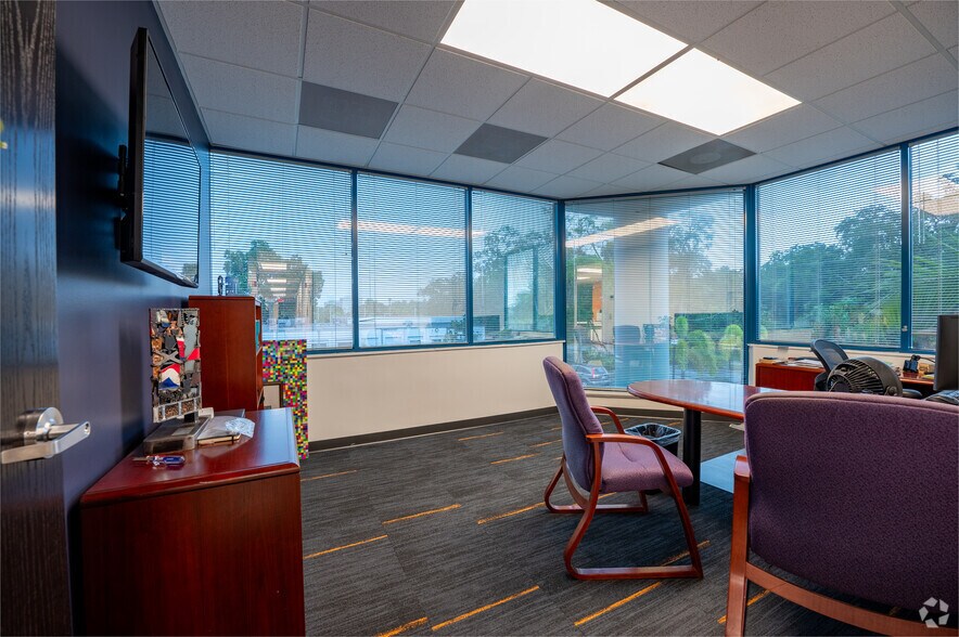 More Photos Of 5215 W Laurel St, Tampa Office For Sale