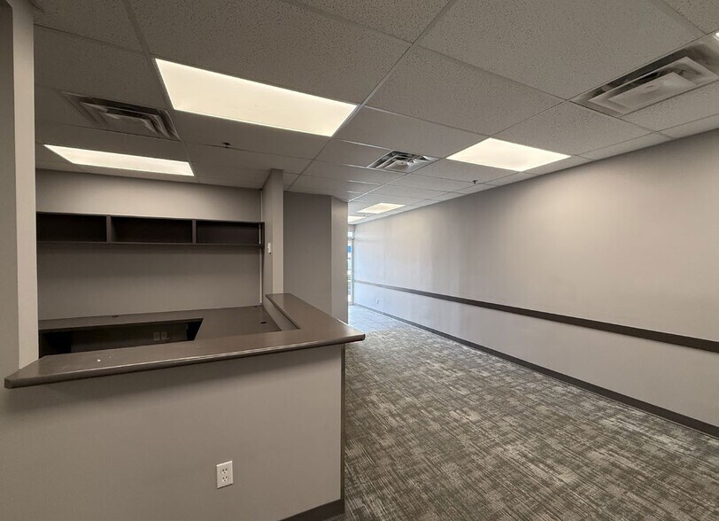 More Photos Of 2100 8th St E, Saskatoon Office For Lease