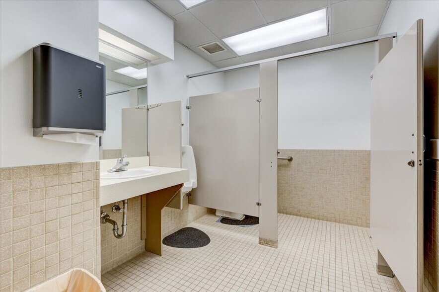 More Photos Of 100 W Antietam St, Hagerstown Office For Lease