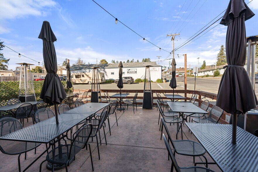 More Photos Of 401 Oak St, Brookings Specialty For Sale