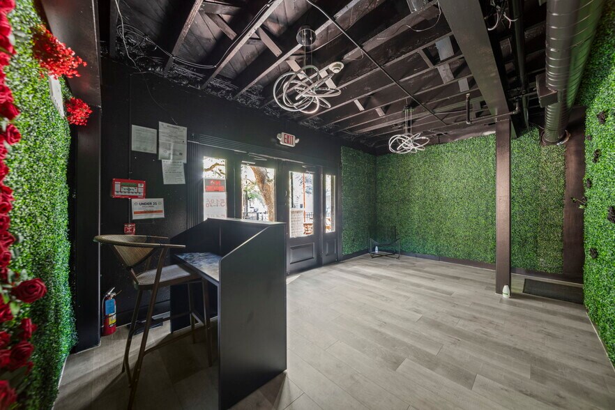 More Photos Of 1916 Baldwin St, Houston Bar For Lease