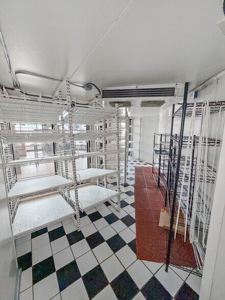 More Photos Of 42 E High St, East Hampton Storefront Retail Office For Lease