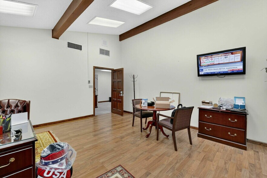 More Photos Of 1029 W Magnolia St, Leesburg Office For Sale